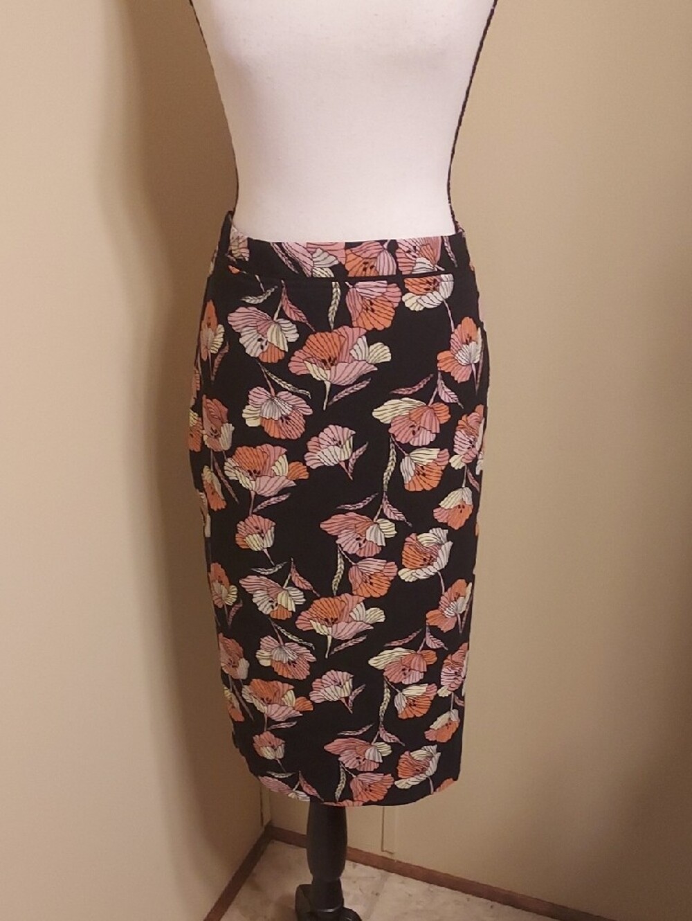Who What Wear Black Floral Pencil Skirt